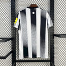 CAMISOLA DO NEWCASTLE 25/26 BRANCO E PRETO